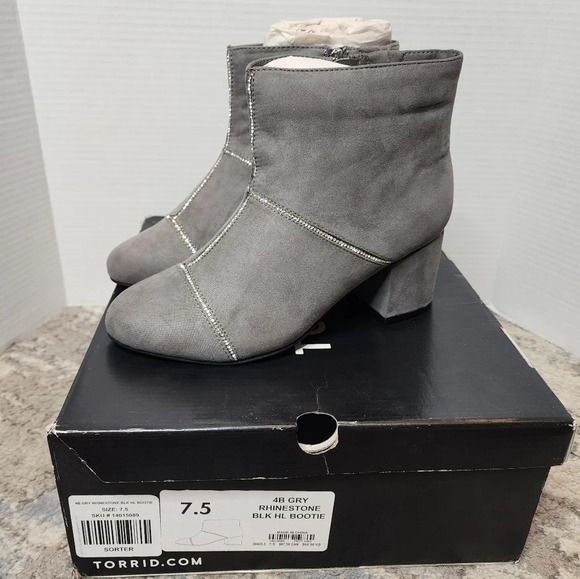 Torrid 7.5W Rhinestone Grey Faux Suede Ankle Booties New With Box - Picture 10 of 17
